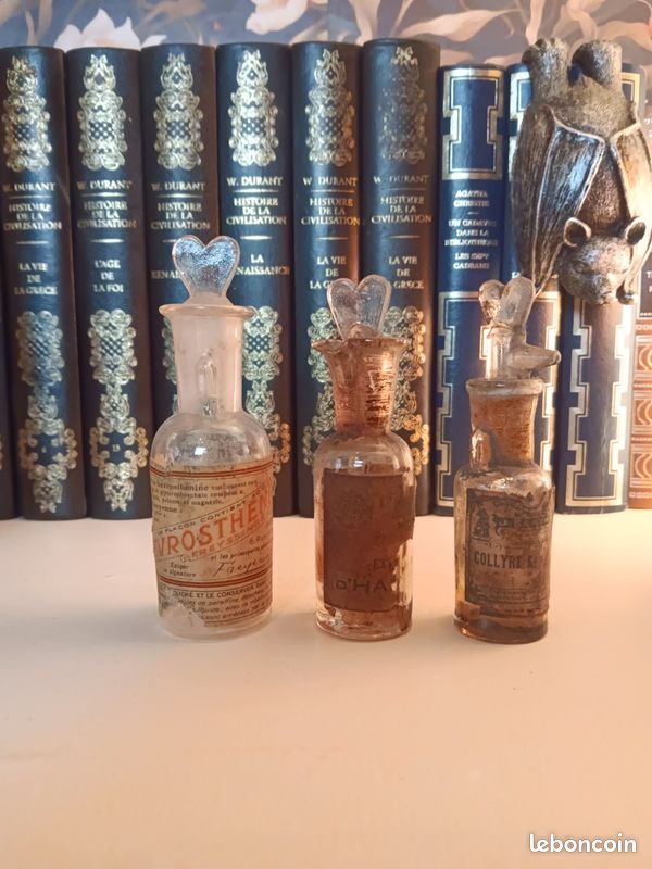 Trio de flacons anciens - Verrerie pharmaceutique au charme oubli -  Collection