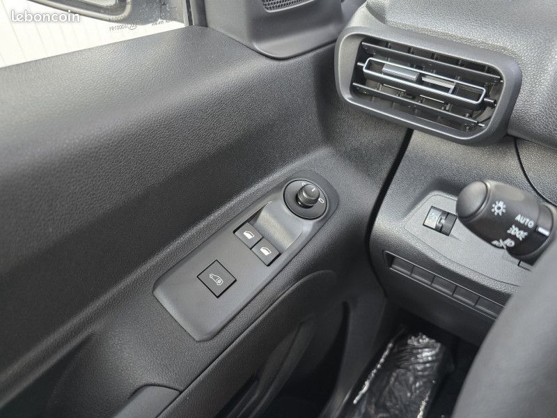 Peugeot PARTNER XL DIESEL 130CH Automatique 2pl Pack chantier (image 8)