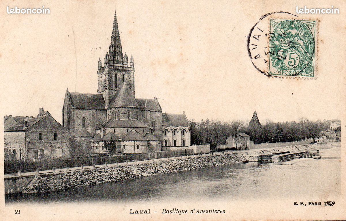 Carte Postale Ancienne Lourdes La Basilique et l'Abri du Pelerin