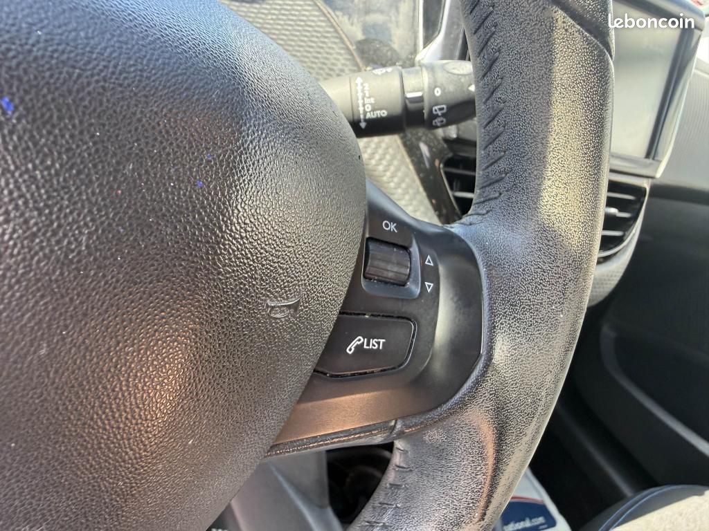 PEUGEOT 208 1.5 BlueHDi S&S - 100 Allure GPS + RADAR AR + CLIM (image 46)