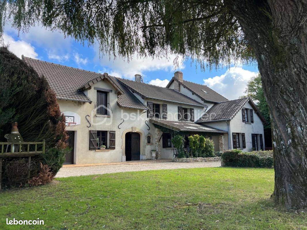 Maison 10 pièces 250 m² · à Coulommiers · 250 m² · 348 000 €