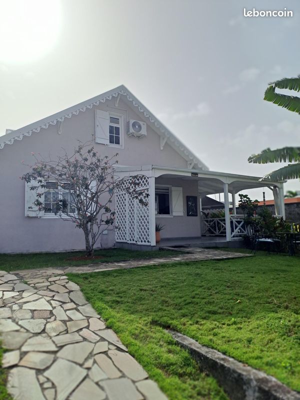 Maison 5 pièces 117 m² · à Baie-Mahault · 117 m² · 1 800 €/mois