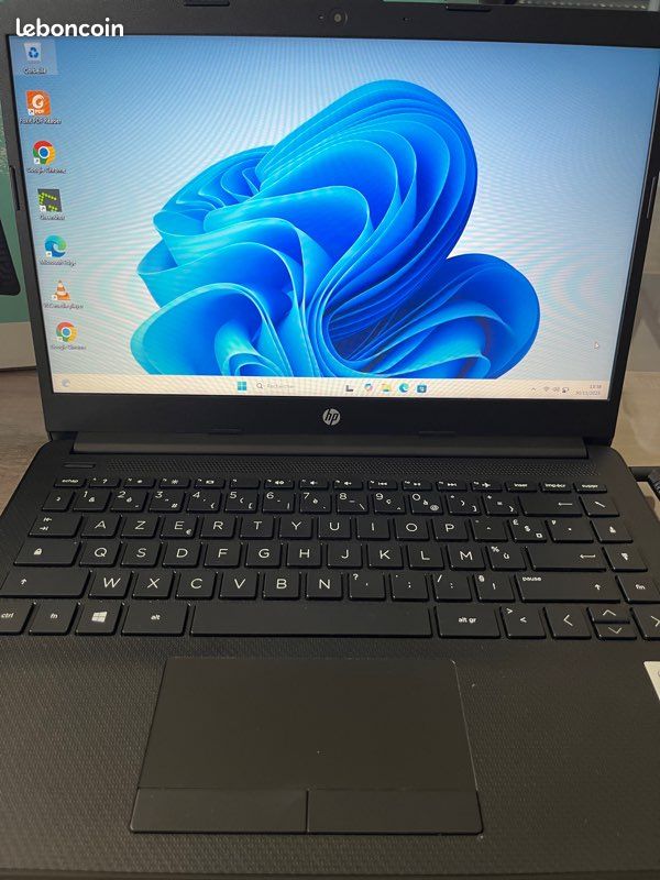 Pack PC Portable HP Laptop 14s-dq2049nf 14 Intel Core i3 8 Go RAM 256 Go SSD Argent naturel + Souris sans fil + Housse 14 + Microsoft 365 Personnel 1 an