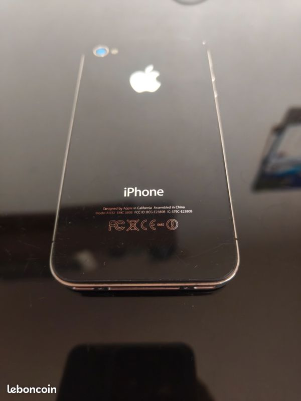 IPhone 4 - HS / Pour pièces ou collection (image 1)