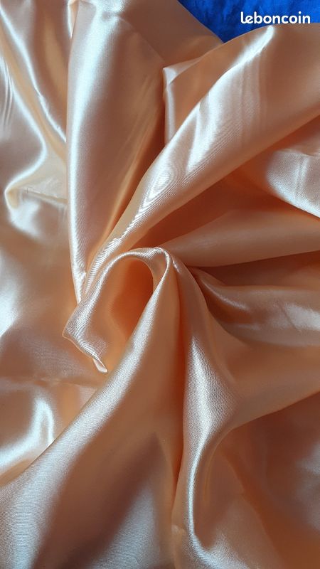 Coupon tissu jaune satiné (image 2)
