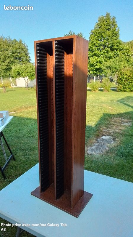 Un meuble à CD (image 1)