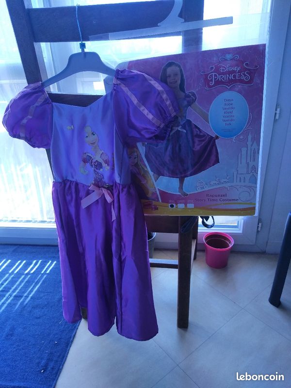 Robe de Disney small , 3 a 4 ans , réponse, vend 15 l'unité (image 2)