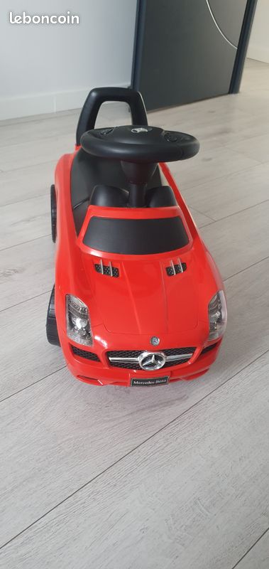 Voiture Mercedez Benz à pousser par pieds (image 6)