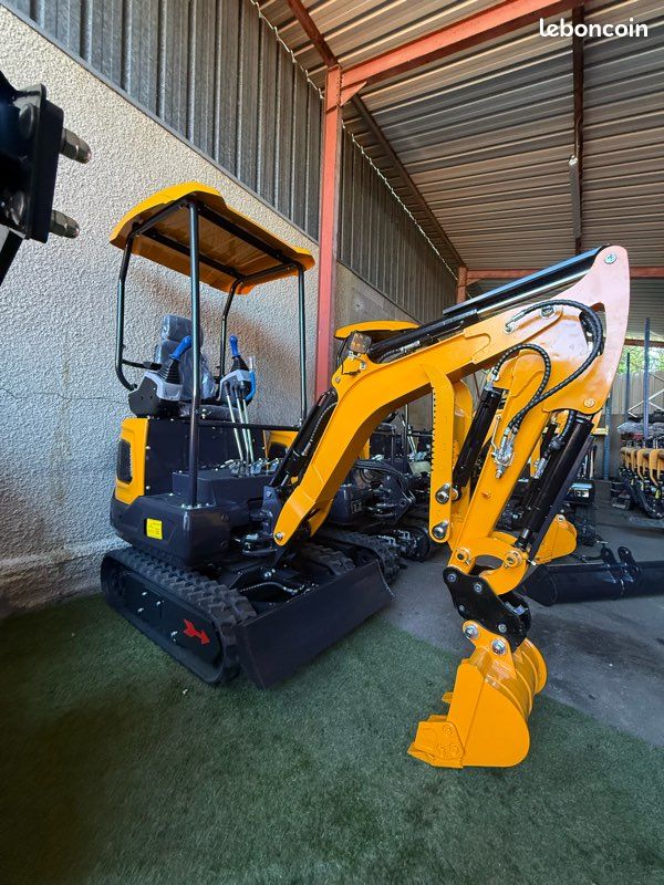 Mini pelle 1,2 tonnes (image 1)