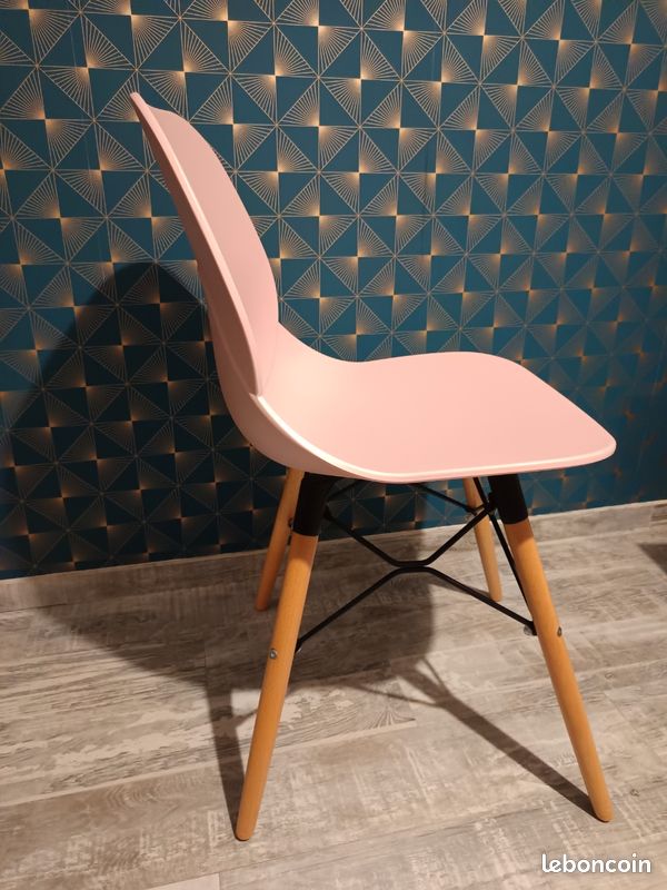 Chaise scandinave rose (image 2)