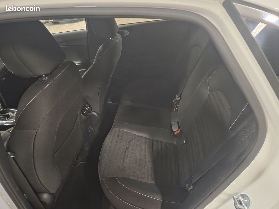 Kia CEED 1.5 T-GDI 140CH GT-LINE DCT7 MY25 (image 18)