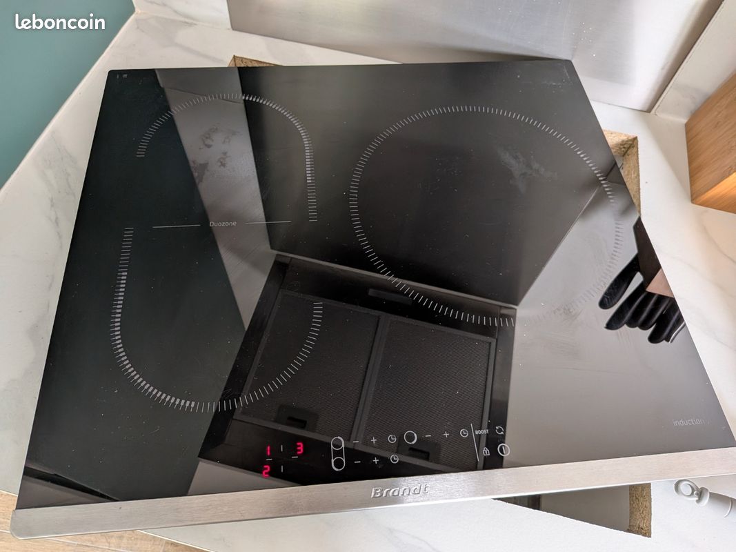 Table de cuisson encastrable 3 feux à induction Brandt BKTY9356 (image 1)