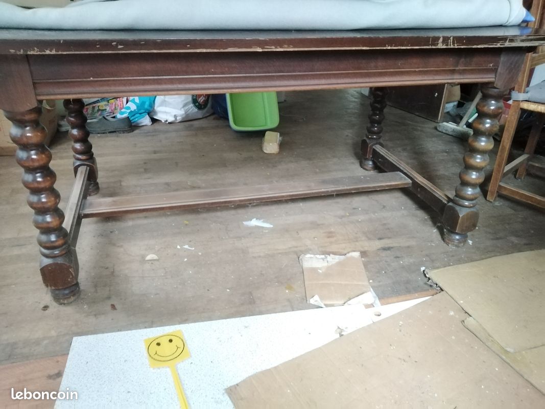 TABLE STYLE LOUIS XIII en noyer (image 1)