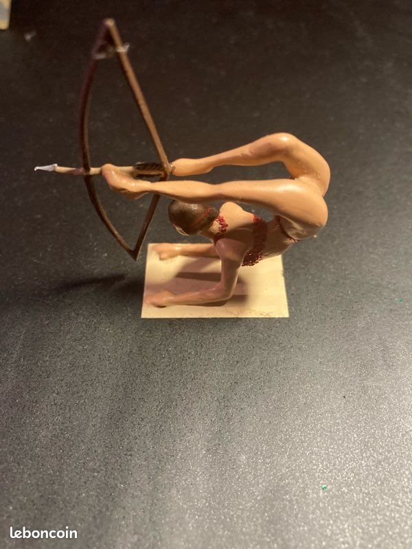 CBG MIGNOT / le Monde Civil: the Procession: Mantis Holding Un Missal