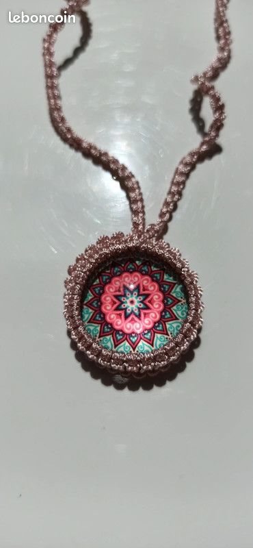 Collier en fil de coton fait main (image 2)