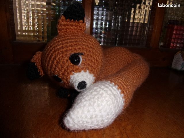 Renard fait au crochet à regard expressif (RARE) (image 1)