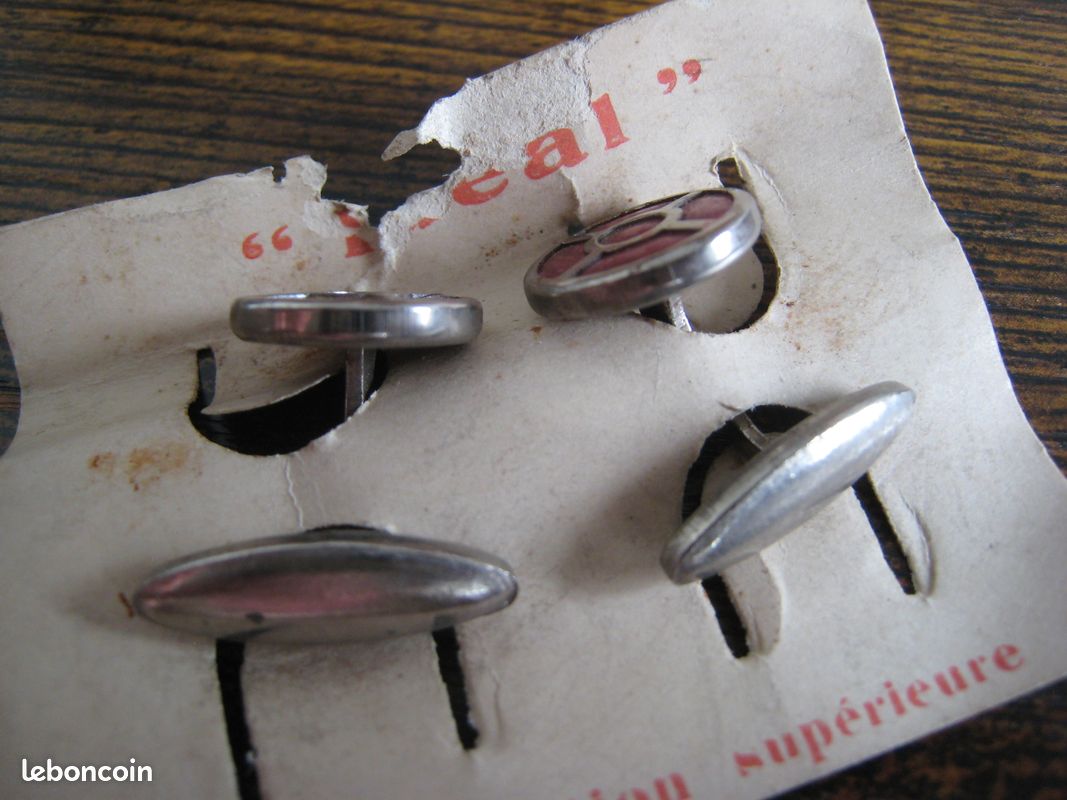 Paire de boutons de manchette vintage en métal argenté émaillé rose neufs (image 2)