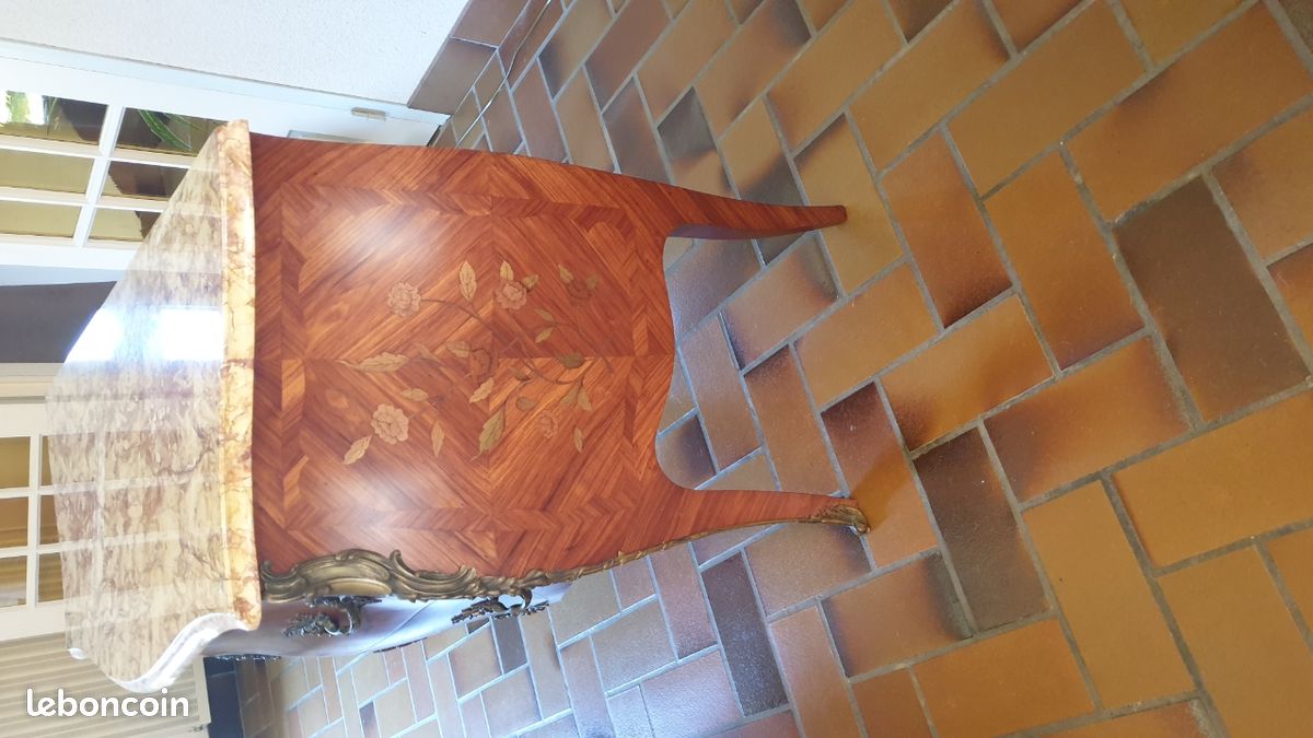Commode (image 1)
