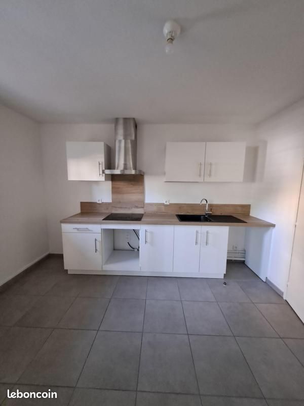 Appartement 3 pièces 78 m² · à Vénissieux · 78 m² · 890 €/mois
