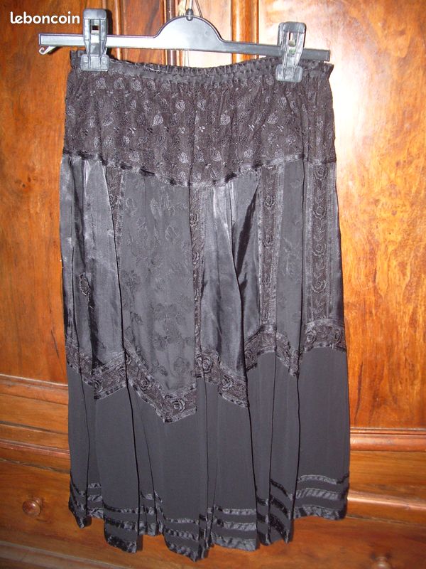 Jupe Taille 38 Noire Ajourée Bas Voile (image 1)