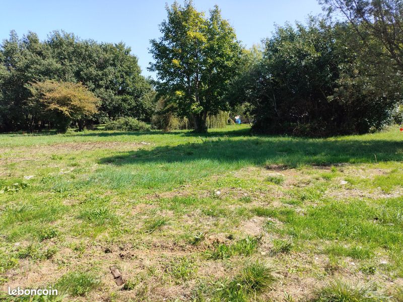 Terrain 1 227 m² Tesson · 46 000 €
