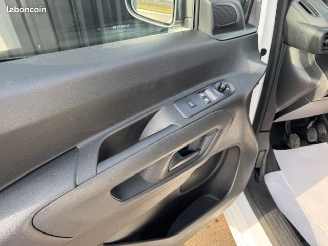 Peugeot Partner FOURGON STANDARD 1000 KG BLUEHDI 100 S&S BVM5 GRIP (image 16)