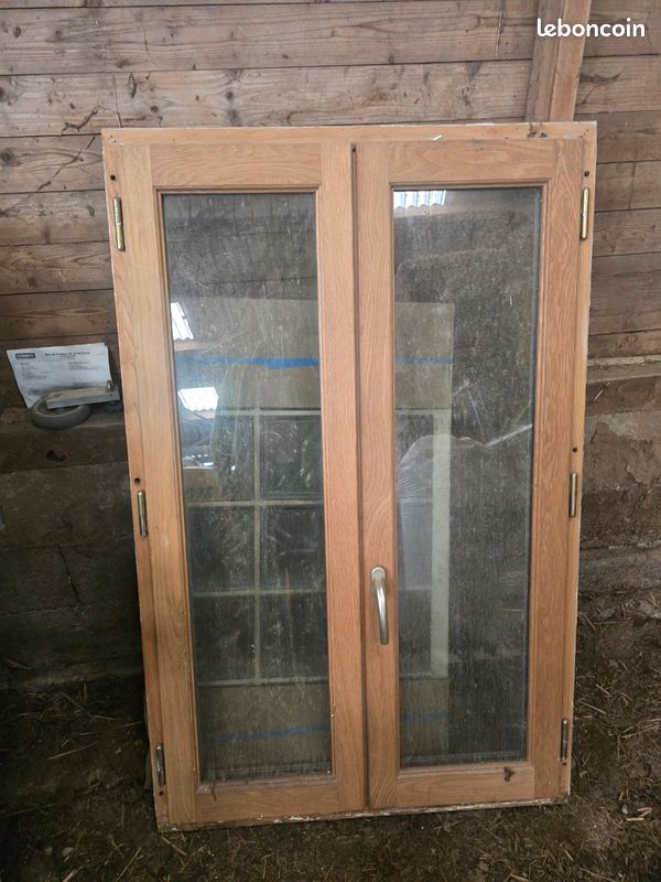 Fenêtre, console de toit, portail, pince à pierre, frigo et canapé (image 9)