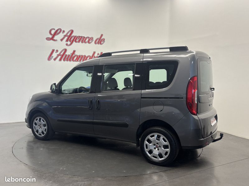 Fiat DOBLO 1.6 jtd 120 ch Lounge 7 places / Climatisation / Attelage / Régulateur / (image 4)