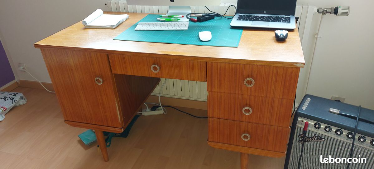 Bureau (image 1)