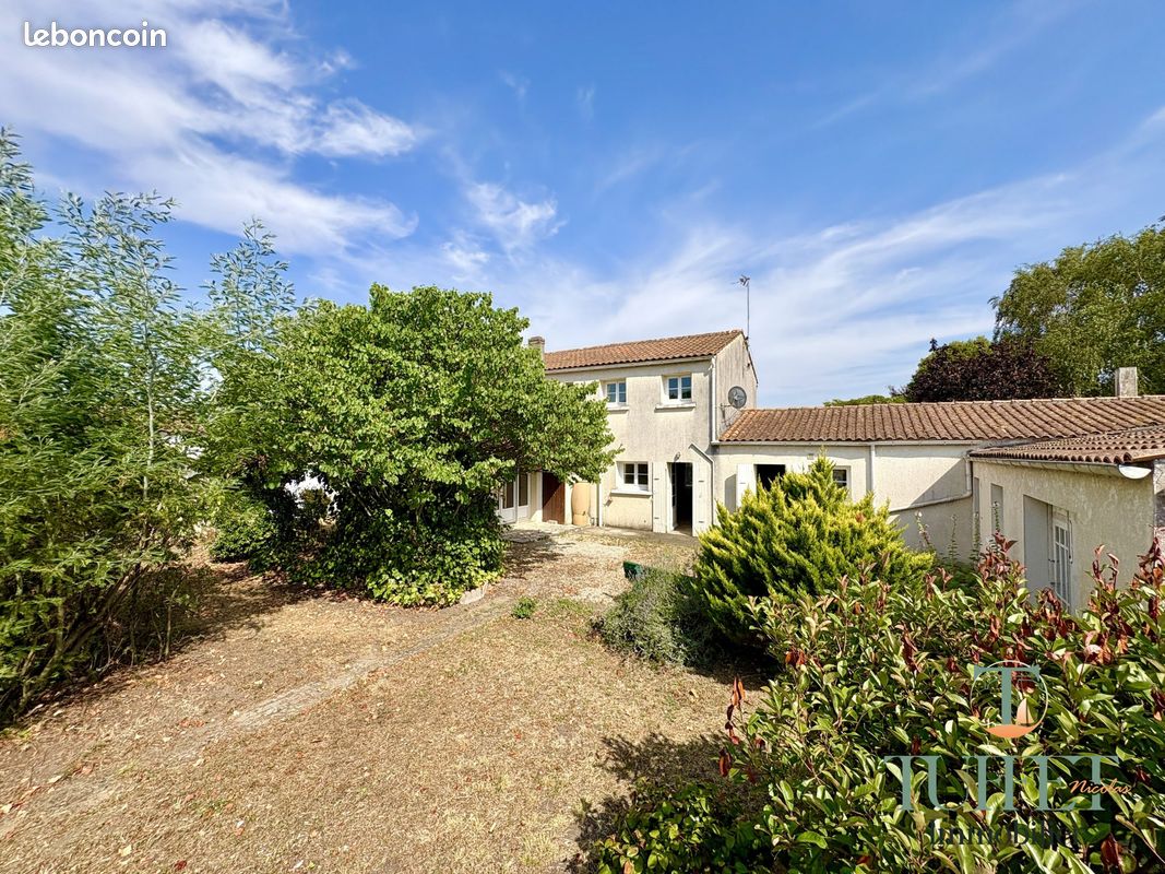 Maison 8 pièces 200 m² · à Saint-Just-Luzac · 200 m² · 199 900 €