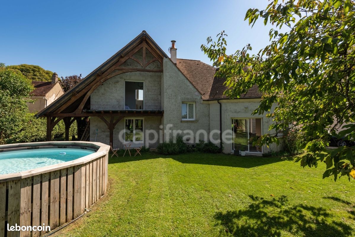 Maison 5 pièces 141 m² · à Champlost · 141 m² · 237 000 €