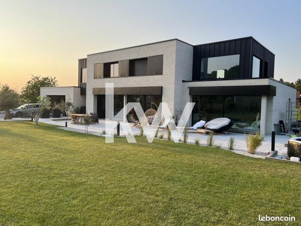Maison 7 pièces 328 m²