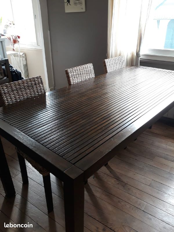 Table en bois exotique (image 2)
