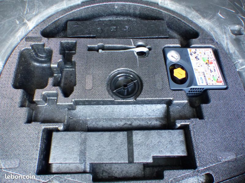 Ford KUGA 1.5 TDCI 120CH STOP&START TREND BUSINESS 4X2 POWERSHIFT (image 10)