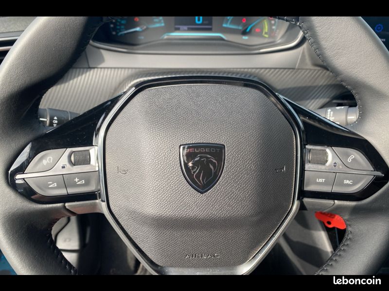 Peugeot 2008 Hybrid 145 e-DCS6 Business (image 22)