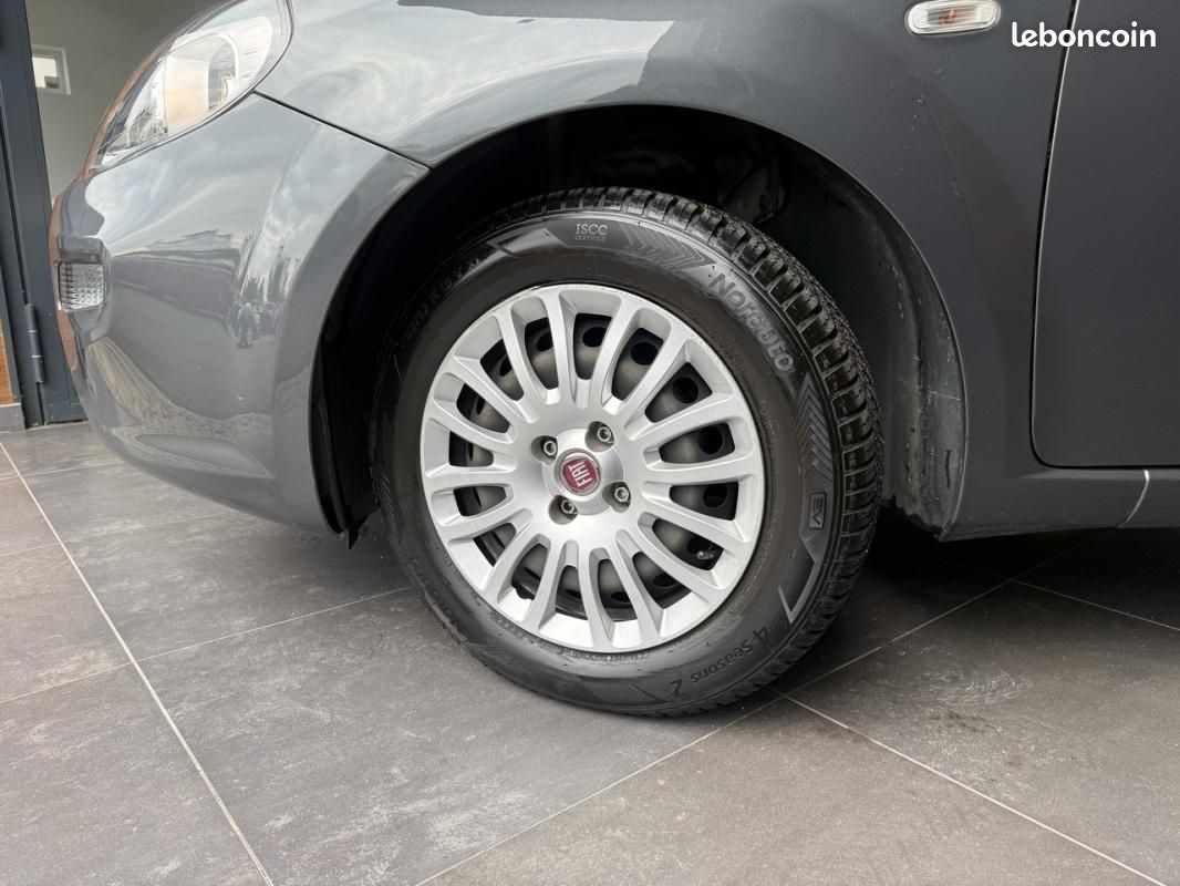 Fiat Punto 1.4 77CH EASY - Voitures
