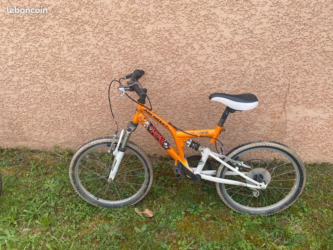 Lot de vélo + trottinette 3 roues (image 2)