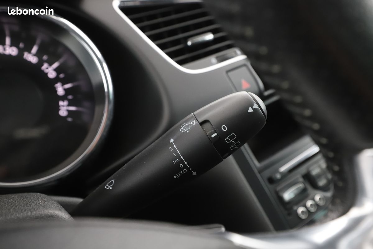 Peugeot 3008 1.6 Blue-HDi Style 120 ch (image 22)