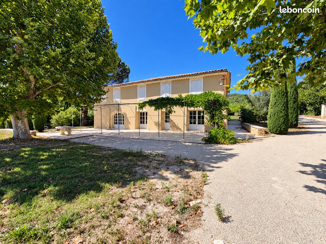 Maison 8 pièces 254 m² · à Gargas · 254 m² · 1 100 000 €