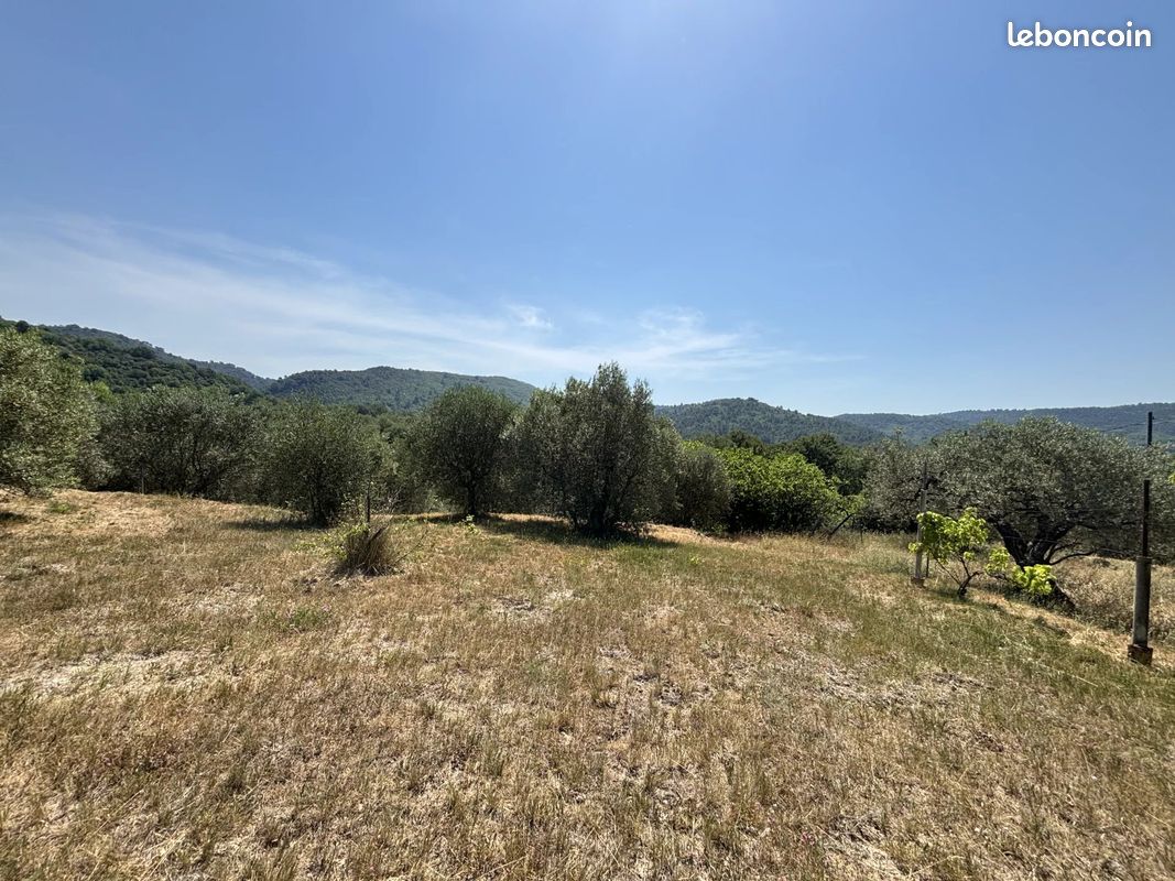 Terrain 3280 m² · à Montferrat · 3 280 m² · 229 000 €