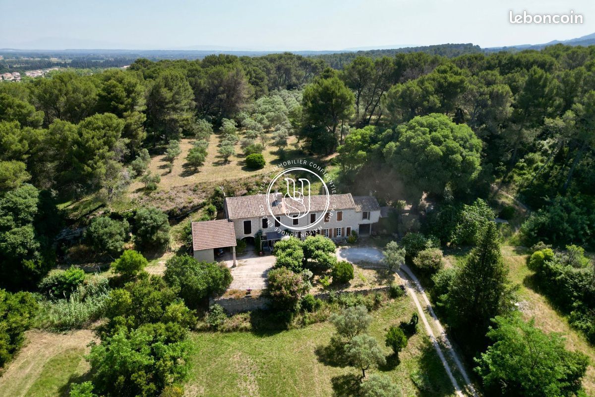 Maison 8 pièces 234 m² · à Saint-Rémy-de-Provence · 234 m² · 1 980 000 €