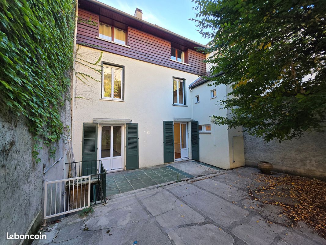 Appartement 4 pièces 101 m² · à Nantua · 101 m² · 854 €/mois