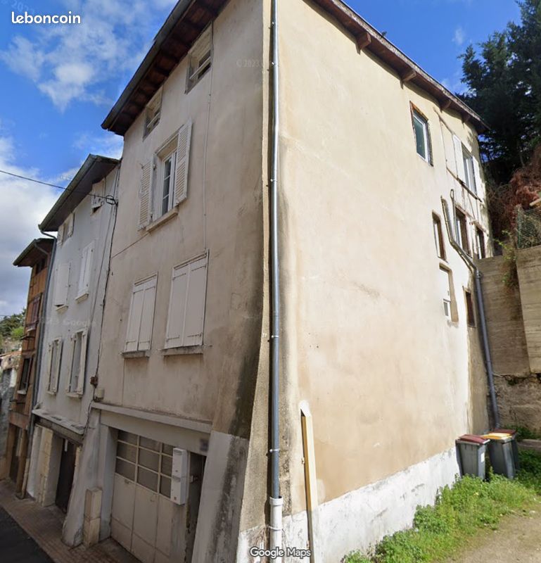 Immeuble 6 pièces 140 m² · à Thiers · 140 m² · 90 000 €