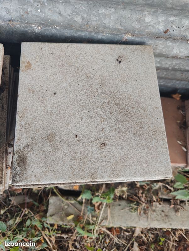 Carrelage carré couleur crème prix à débattre (image 1)