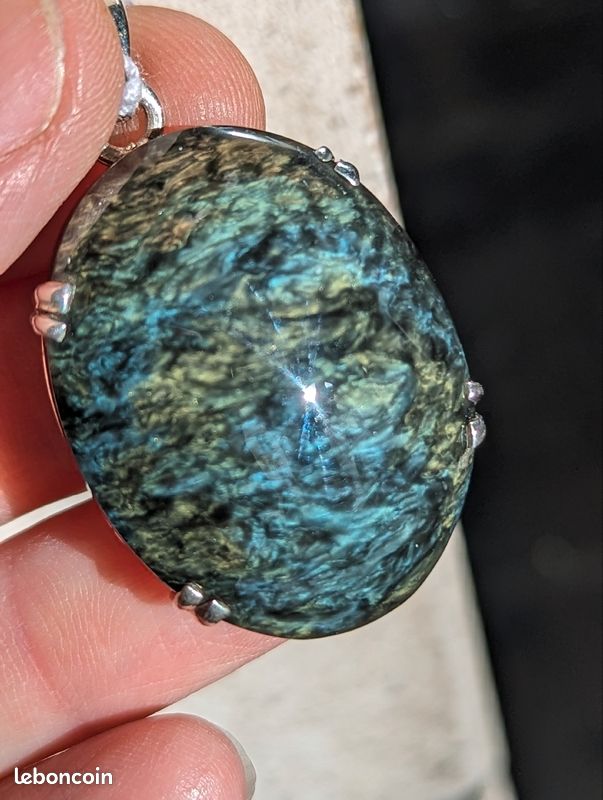 Pendentif en Obsidienne Manta Huichol 3,5 cm (image 1)