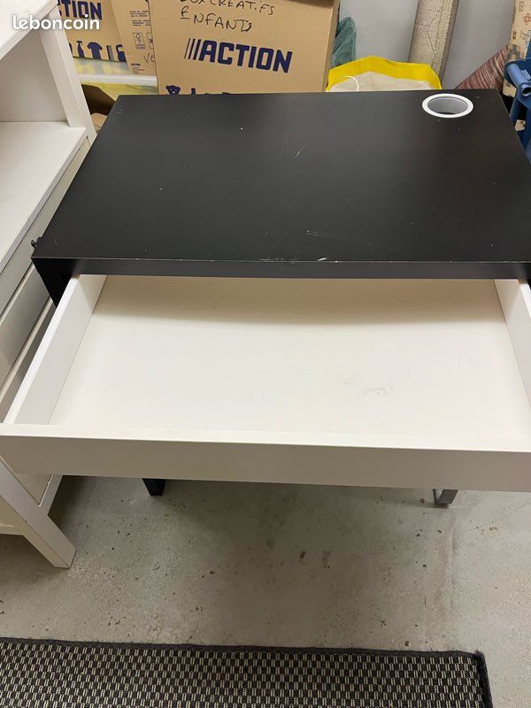 Petit bureau IKEA noir et blanc – compact (image 4)