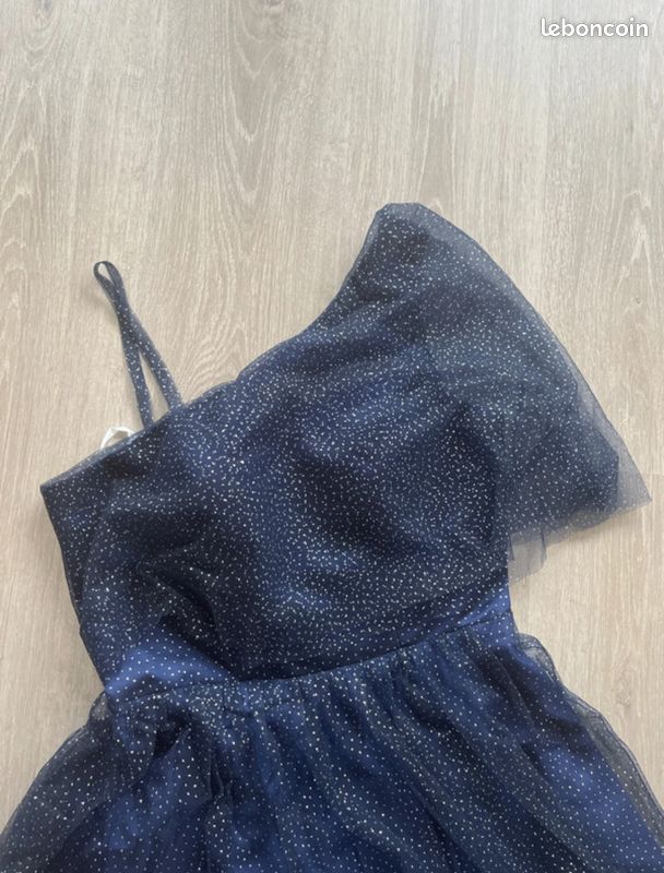 Robe Bebe Style TZ09 - Bleu Marine, Manche Une épaule, Taille M, Neuve Avec étiquette
