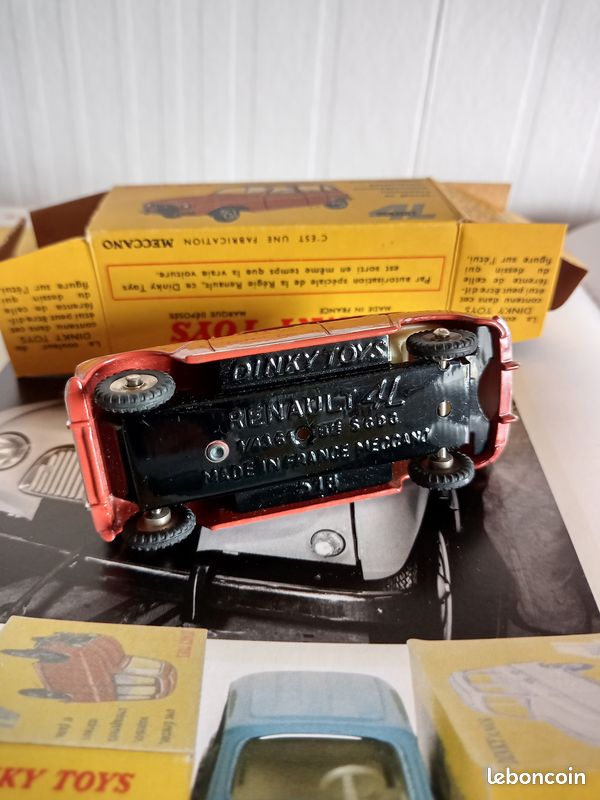 DINKY TOYS ANCIENNE - 4L N° 518 - Bon état sauf petit accroc sur vitre