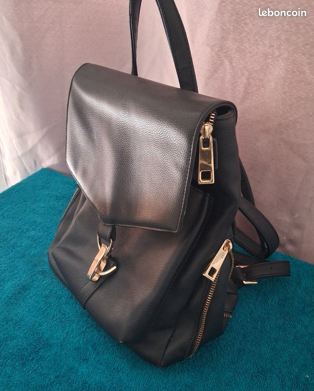 VIDE GRENIER -Sac à main noir - femme -Très bon état (image 1)