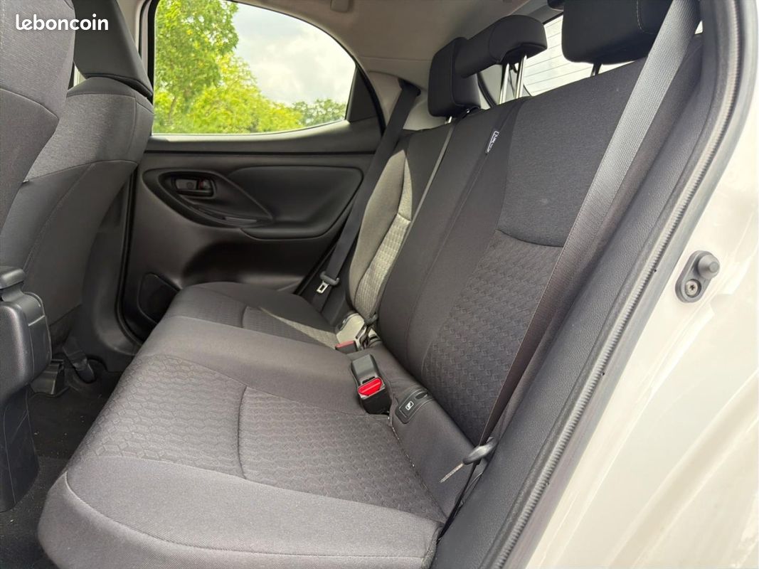 Toyota Yaris 116h Design 5p MY22 (image 11)